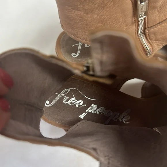 FREE PEOPLE Zipper Gladiator Leather Sandals Blush Pink Block 3” Heels Size 38/7 - Picture 7 of 8